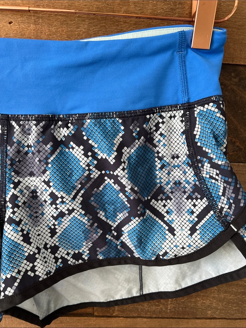 Lululemon Athletica Women's Run: Speed Short *4-way Stretch in Blue Snake Size 8